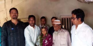 নিহত সাইদের পরিবারকে সহায়তার চেক দিল বেরোবি