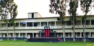 এক কেন্দ্রের পরীক্ষার্থী, অন্য কেন্দ্রে পরীক্ষা দিলো