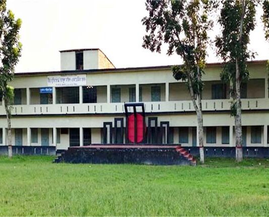 এক কেন্দ্রের পরীক্ষার্থী, অন্য কেন্দ্রে পরীক্ষা দিলো