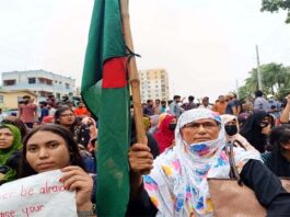 কুষ্টিয়ায় মহাসড়ক দখল করে শিক্ষার্থীদের বিক্ষোভ