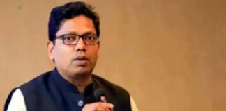 প্রধানমন্ত্রীকে পদত্যাগ করতে বলে রোষানলে পরে পলক