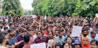 ছাত্র-জনতার বিক্ষোভ উত্তাল দেশ