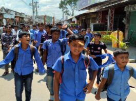 খোকসায় প্রধান শিক্ষকের অপসারণের দাবিতে ছাত্র-শিক্ষকদের বিক্ষোভ