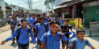 খোকসায় প্রধান শিক্ষকের অপসারণের দাবিতে ছাত্র-শিক্ষকদের বিক্ষোভ