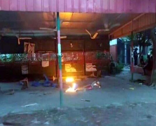 এমপি হানিফের কুষ্টিয়ার বাড়িতে হামলা ভাঙচুর