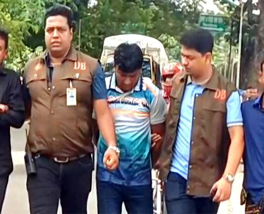 ঝিনাইদহ তিন জ্বীনের বাদশা আটক