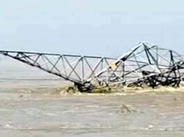 পদ্মায় বিলীন জাতীয় গ্রিডের বিদ্যুতের টাওয়ার