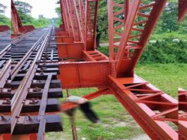 গড়াই নদীর রেল সেতুতে ঝুলছিল অজ্ঞাত যুবকের মরদেহ