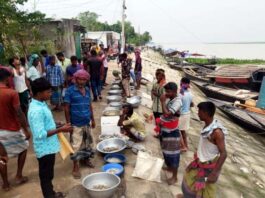 পদ্মা তীরে বিক্রয়কেন্দ্র না থাকায় মাছের ন্যায্য দাম পায় না মৎস্যজীবীরা