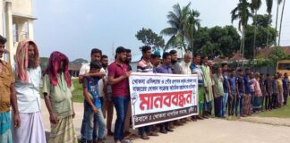 খোকসায় পৌর প্রশাসকের বিরুদ্ধে ব্যবসায়ীর মানববন্ধন