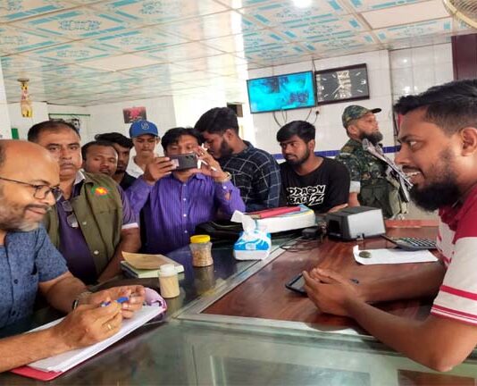 কুমারখালীতে রেস্তোরা ও চাউলের দোকানে জরিমানা