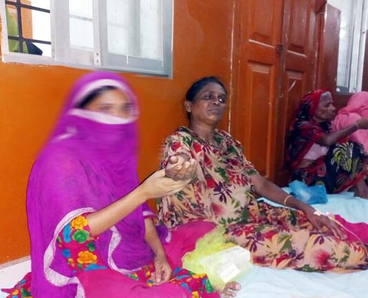 খোকসায় প্রতিপক্ষের হামলায় কলেজ ছাত্রী ও তার মা আহত