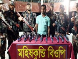 দৌলতপুরে বিজিবি’র অভিযানে অস্ত্র মাদকসহ চার জন আটক