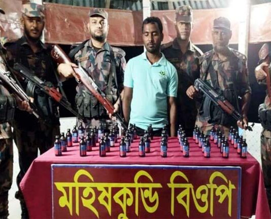 দৌলতপুরে বিজিবি’র অভিযানে অস্ত্র মাদকসহ চার জন আটক