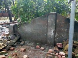 কুমারখালীতে কবর দোকানসহ জমি দখলের অভিযোগ