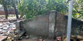 কুমারখালীতে কবর দোকানসহ জমি দখলের অভিযোগ