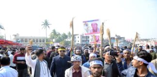 লাঠির শো ডাউন