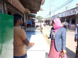 খোকসায় ফুটপাত দখলে রাখায় ৩ ব্যবসায়ীকে জরিমানা