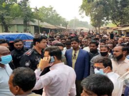 অবৈধ ইটভাটার বিরুদ্ধে অভিযান আটকে দিল শ্রমিক-মালিক