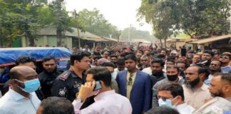 অবৈধ ইটভাটার বিরুদ্ধে অভিযান আটকে দিল শ্রমিক-মালিক