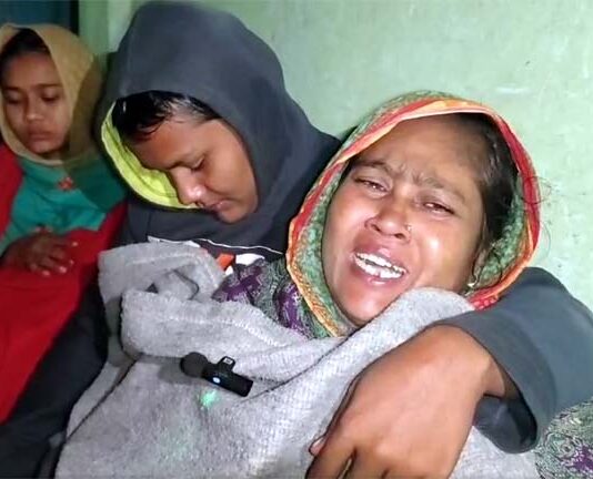 চায়ের দোকানির মৃত্যুকেন্দ্র করে হামলায় তিন পুলিশ আহত