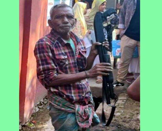 নর্দমায় মিললো থানা লুটের শর্টগান