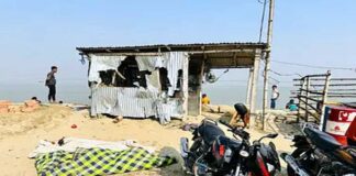 পদ্মা নদীর বালুমহালে সন্ত্রাসীদের তান্ডব