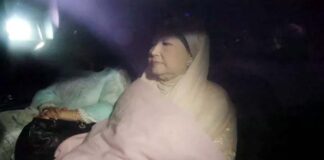 লন্ডনের উদ্দেশ্যে বিমানবন্দরে খালেদা জিয়া