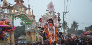 খোকসার কালীর বার্ষিক পূজা শেষে প্রতিমা বিসর্জন