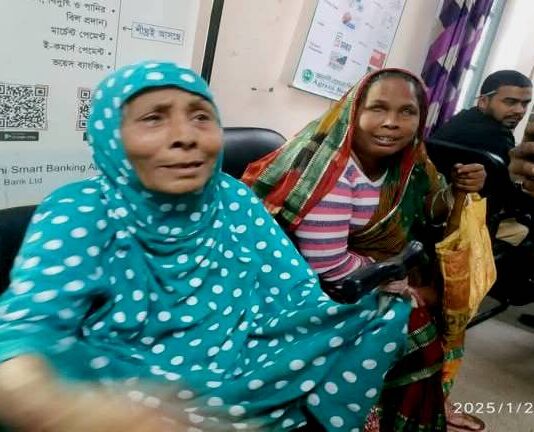 ব্যাংকের ভিতর থেকে ভিক্ষুকের টাকা নিয়ে গেলো প্রতারক