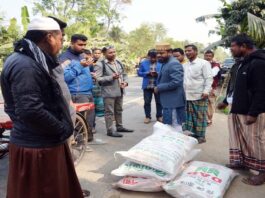 খোকসায় দেড় ঘন্টার পর মুক্তি পেলেন কৃষি কর্মকর্তারা