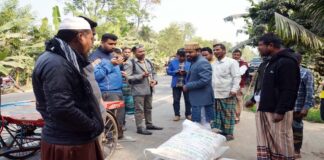 খোকসায় দেড় ঘন্টার পর মুক্তি পেলেন কৃষি কর্মকর্তারা