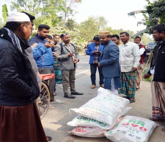 খোকসায় দেড় ঘন্টার পর মুক্তি পেলেন কৃষি কর্মকর্তারা