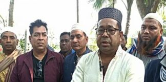 বাবার জানাজা থেকে কণ্ঠশিল্পী মনির খানের মোবাইল চুরি