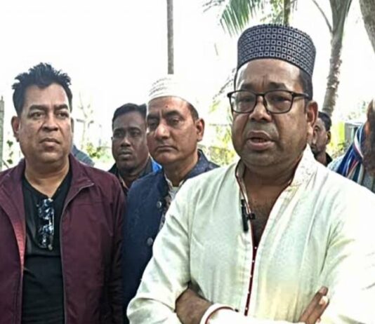 বাবার জানাজা থেকে কণ্ঠশিল্পী মনির খানের মোবাইল চুরি