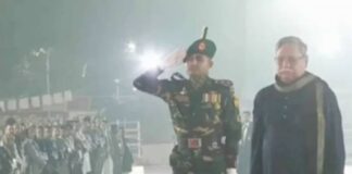 প্রথম প্রহরে ভাষাশহীদদের প্রতি শ্রদ্ধা নিবেদন