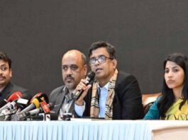 আওয়ামী লীগের লিফলেট বিতরণ করলে গ্রেপ্তার