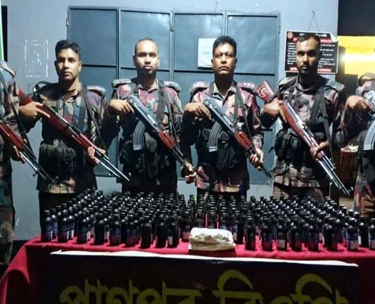 দৌলতপুর সীমান্তে মাদকসহ নারী আটক