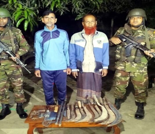 খোকসায় রিভালবার ও দেশী অস্ত্রসহ বিএনপি নেতা আটক