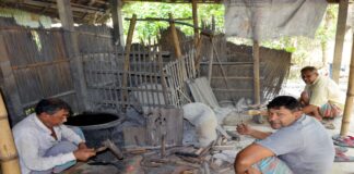 ঈদে ব্যস্ততা নেই খোকসার কামার পাড়ায়