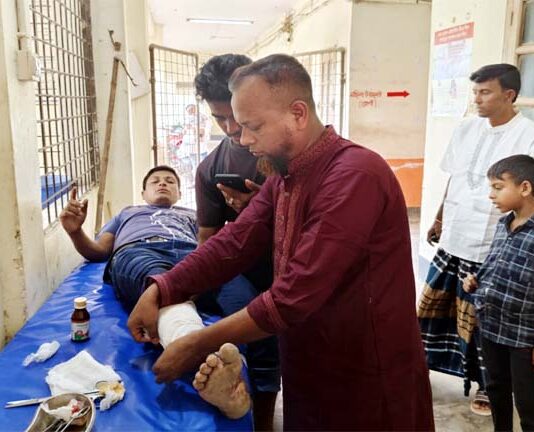 ঈদগাহে টাকা আদায়কে কেন্দ্র করে দু’পক্ষের সংঘর্ষ