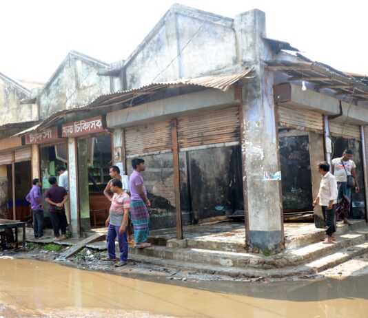 খোকসায় অগ্নিকান্ডে তিন দোকান ভস্মীভূত