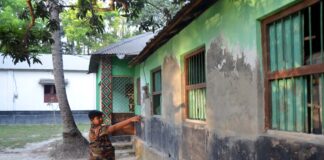 খোকসায় বিএনপির চার কর্মীর বাড়িতে হামলা ভাংচুর