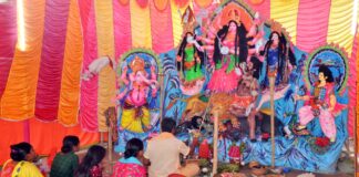 খোকসার নতুন দাশপাড়ায় জমে উঠেছে বাসন্তি পূজা