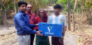 দুর্বৃত্তের আগুনে গৃহহারা ধর্ষীত শিশুর পরিবারের পাশে ইউএনও