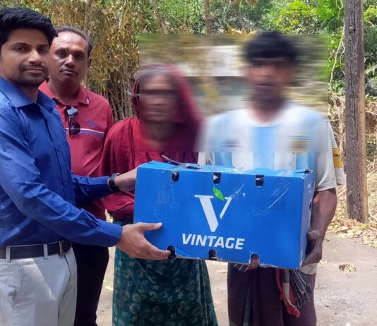 দুর্বৃত্তের আগুনে গৃহহারা ধর্ষীত শিশুর পরিবারের পাশে ইউএনও