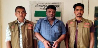 কুষ্টিয়ায় অস্ত্র-গুলিসহ ইউপি চেয়ারম্যান আটক