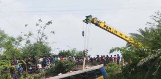 খোকসায় বাস ও ট্রাকের মুখোমুখি সংঘর্ষ, আহত ২৫