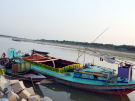 খোকসায় অবৈধ ড্রেজার ও বালু ব্যবসায়ীকে দেড় লাখ টাকা জরিমান