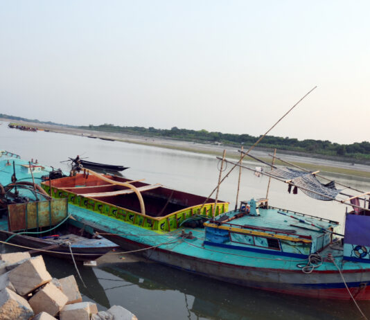 খোকসায় অবৈধ ড্রেজার ও বালু ব্যবসায়ীকে দেড় লাখ টাকা জরিমান